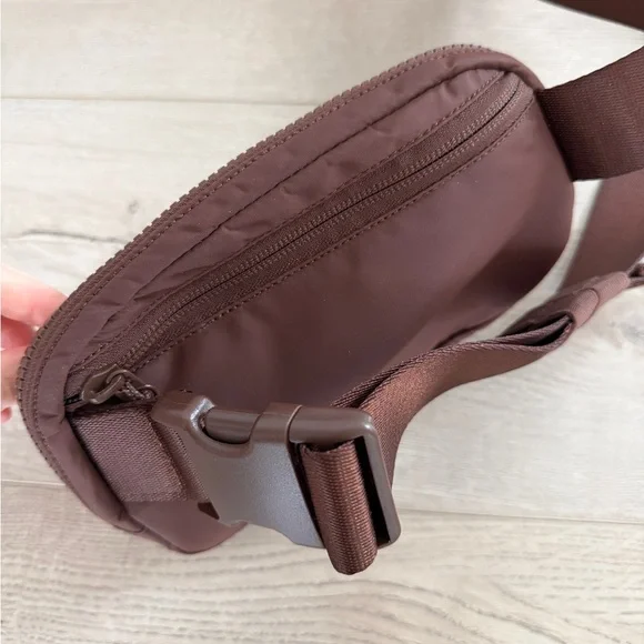 Lululemon Everywhere Belt Bag 1L in Java | Chocolate Brown - Picture 8 of 11